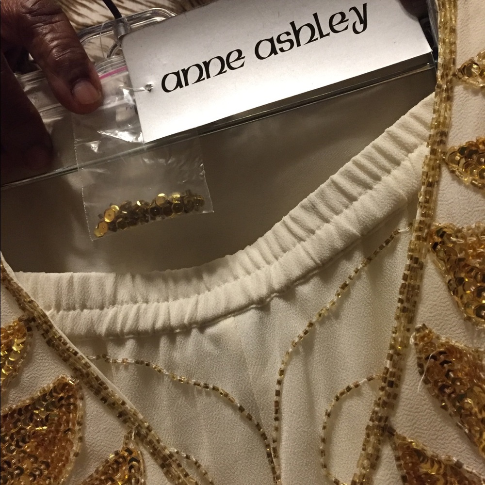 This is a brand new Top and skirt size 16